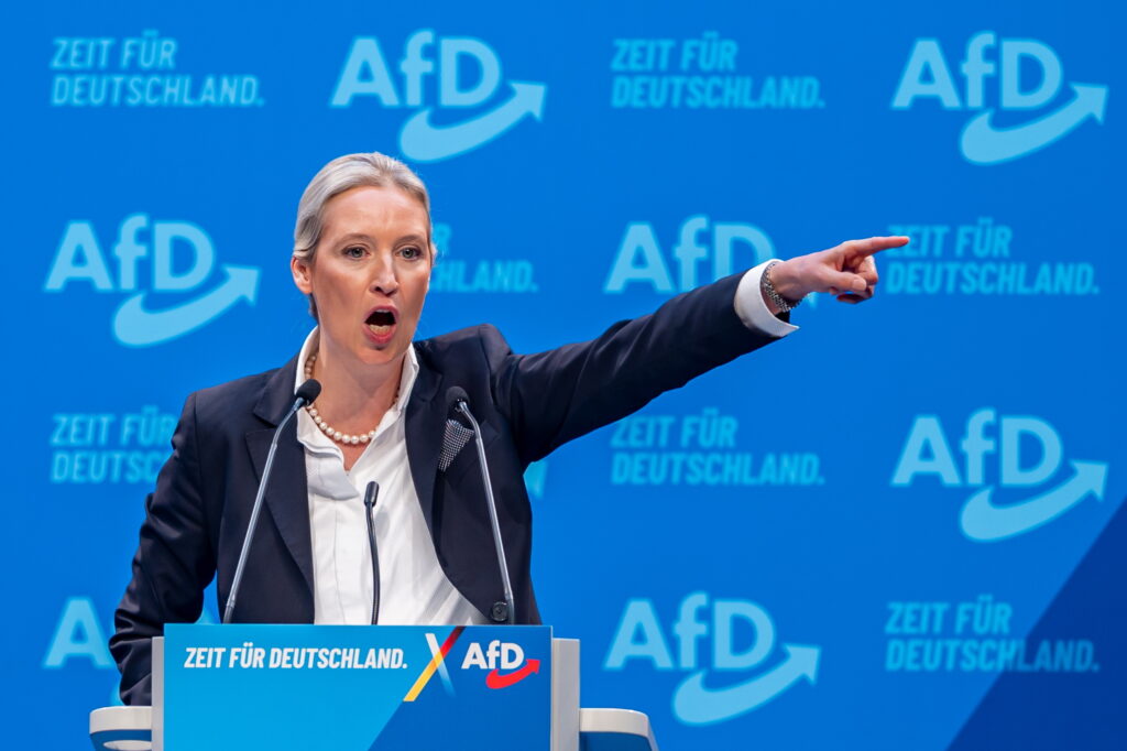 Alice Weidel discursa no congresso da AfD na cidade de Riesa MARTIN DIVISEK / EPA